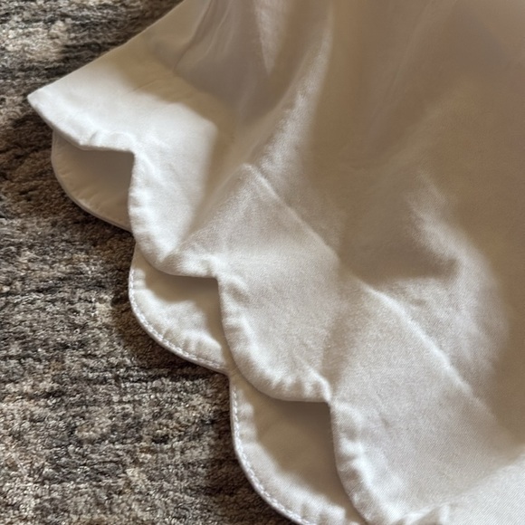 J. McLaughlin White Scalloped Hem Shorts - size 8 - cotton blend - Picture 3 of 6